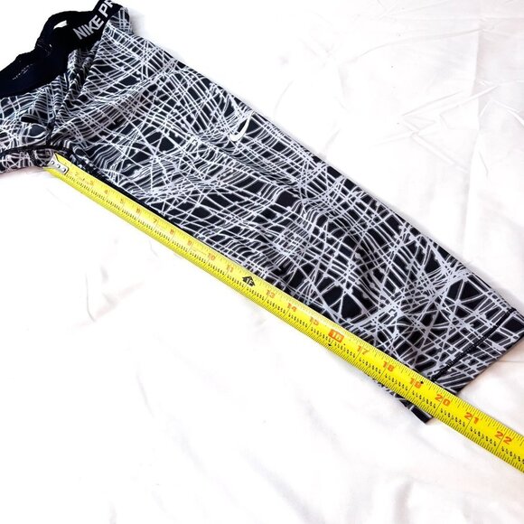 Nike Pro cool tracer print compression capri and angle graphic Capri Small - Picture 6 of 12
